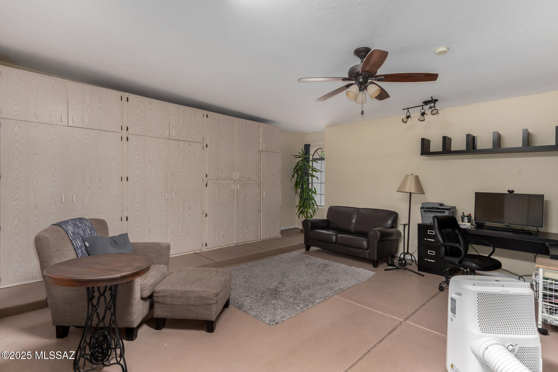 1851 W Desert Forest – photo