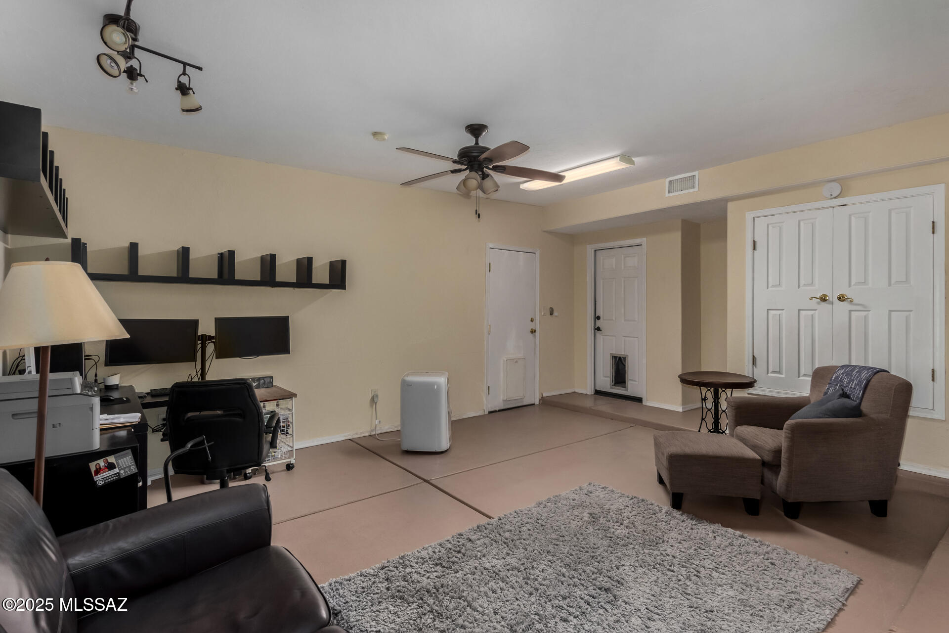 1851 W Desert Forest – photo