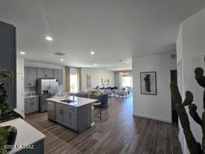14031 E Canidae  E