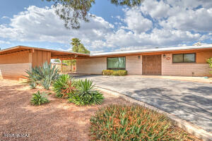 7431 E Sabino Vista