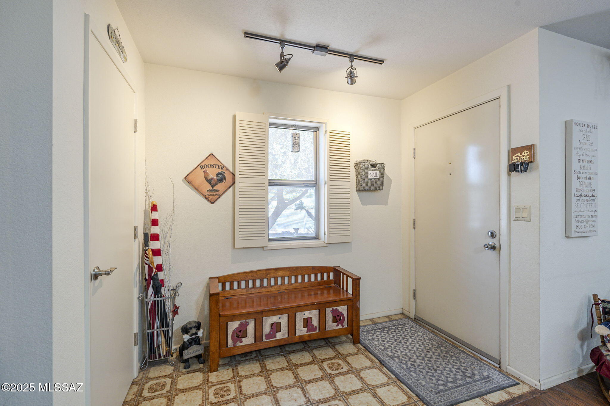 1310 N La Canoa – photo