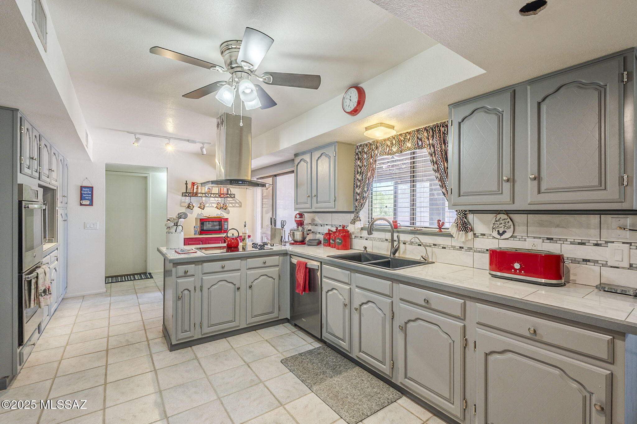 1310 N La Canoa – photo
