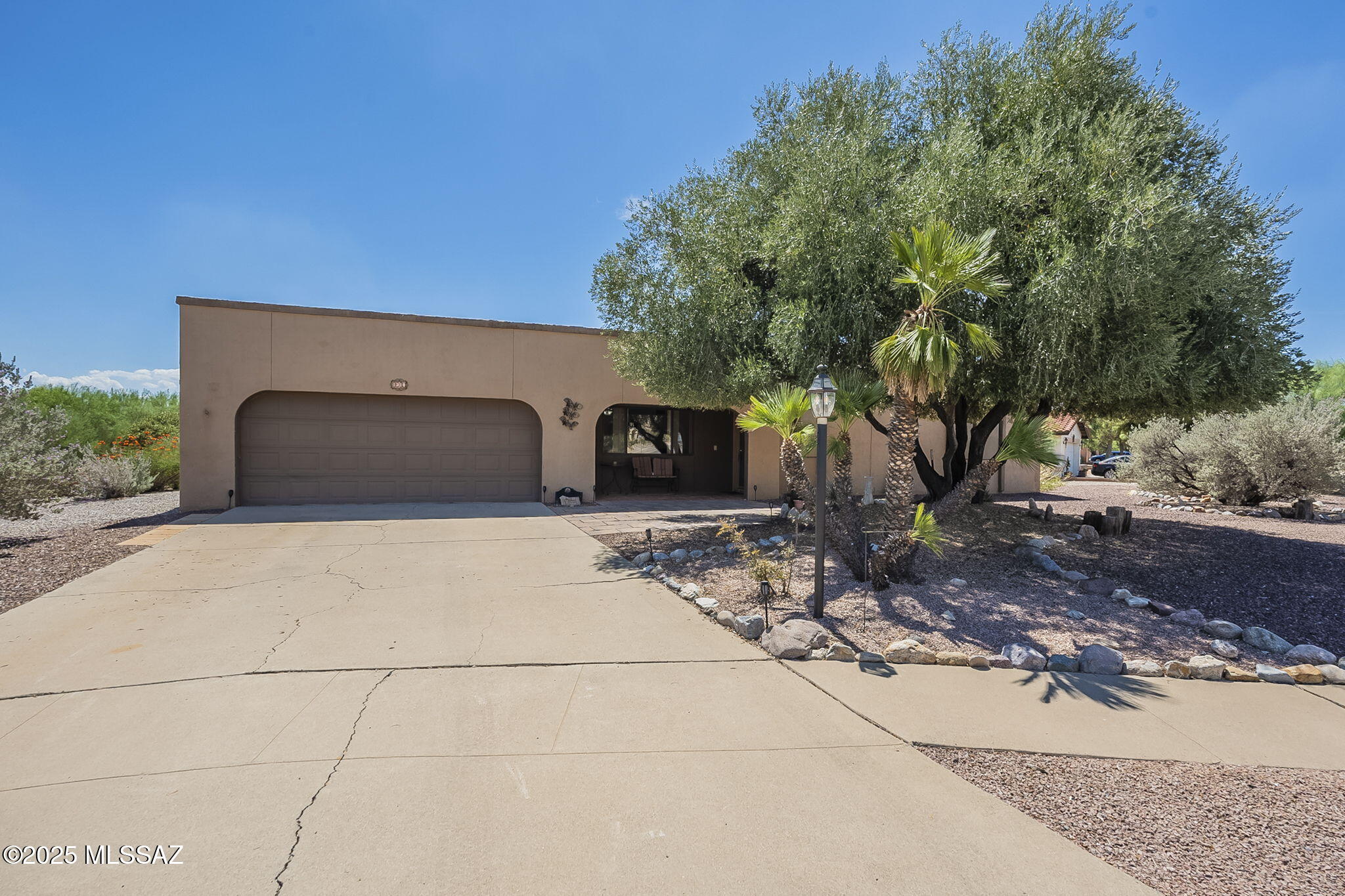 1310 N La Canoa – photo