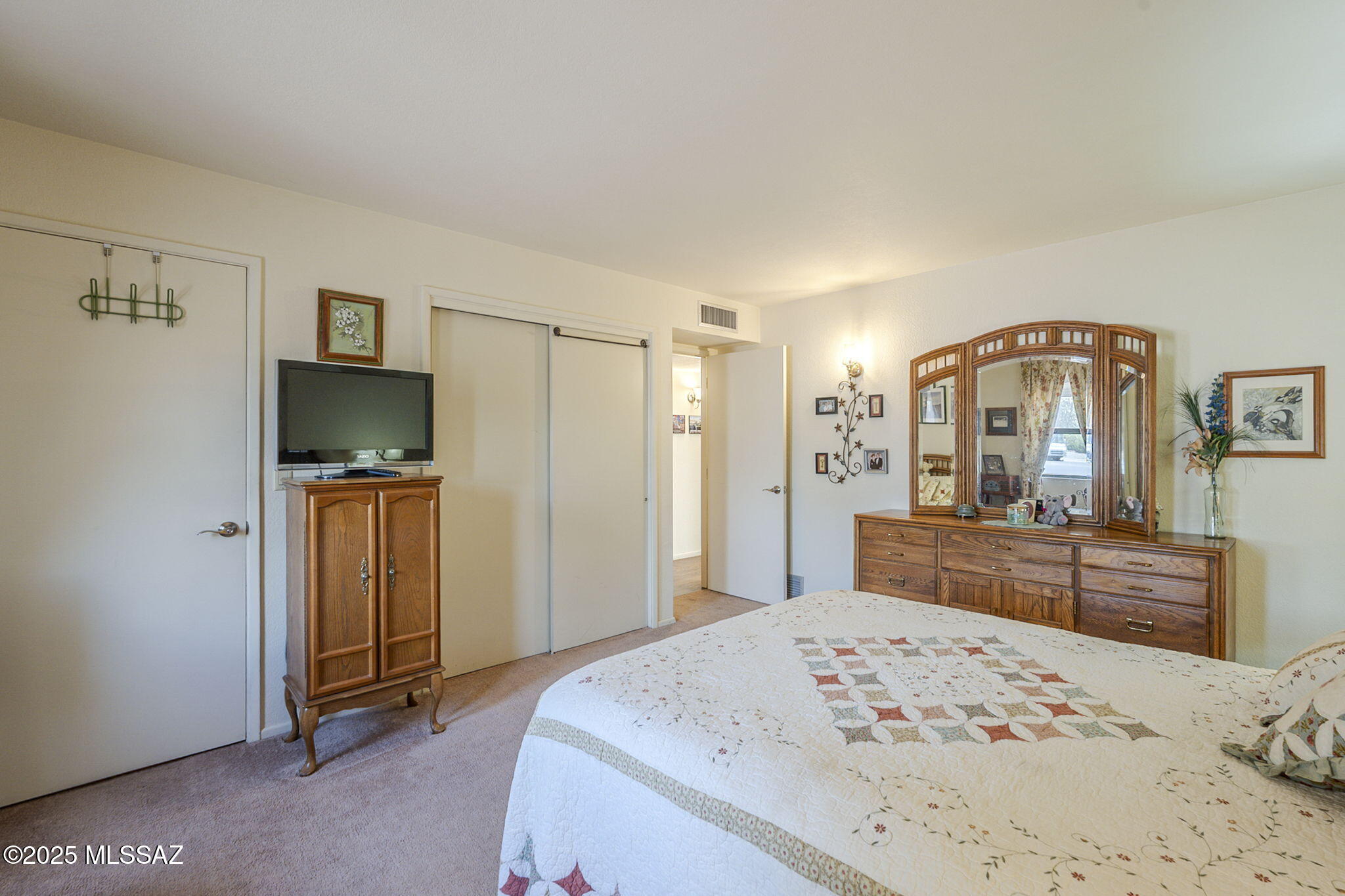 1310 N La Canoa – photo