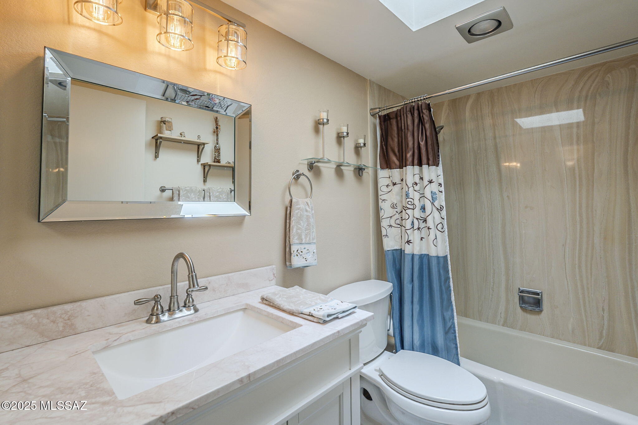 1310 N La Canoa – photo