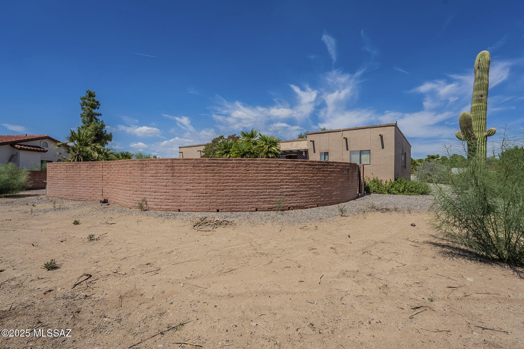 1310 N La Canoa – photo