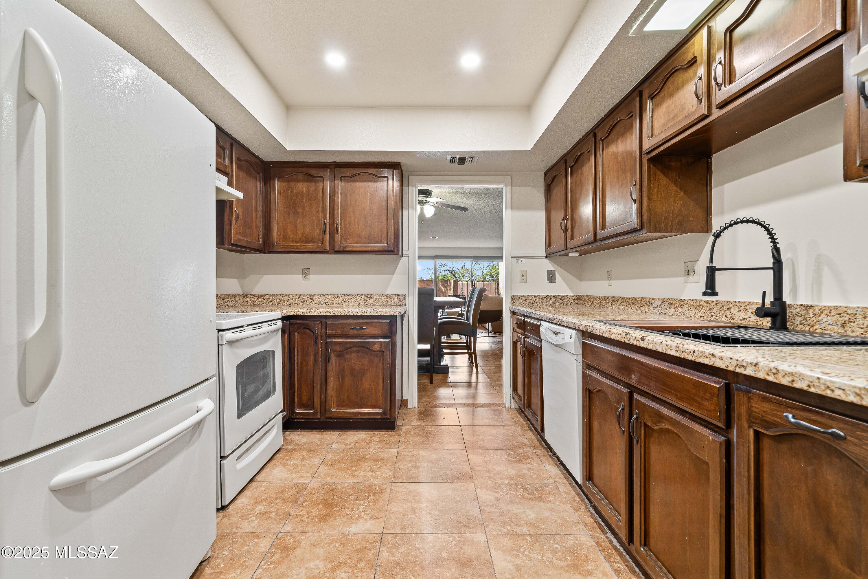 422 N Dodge – photo