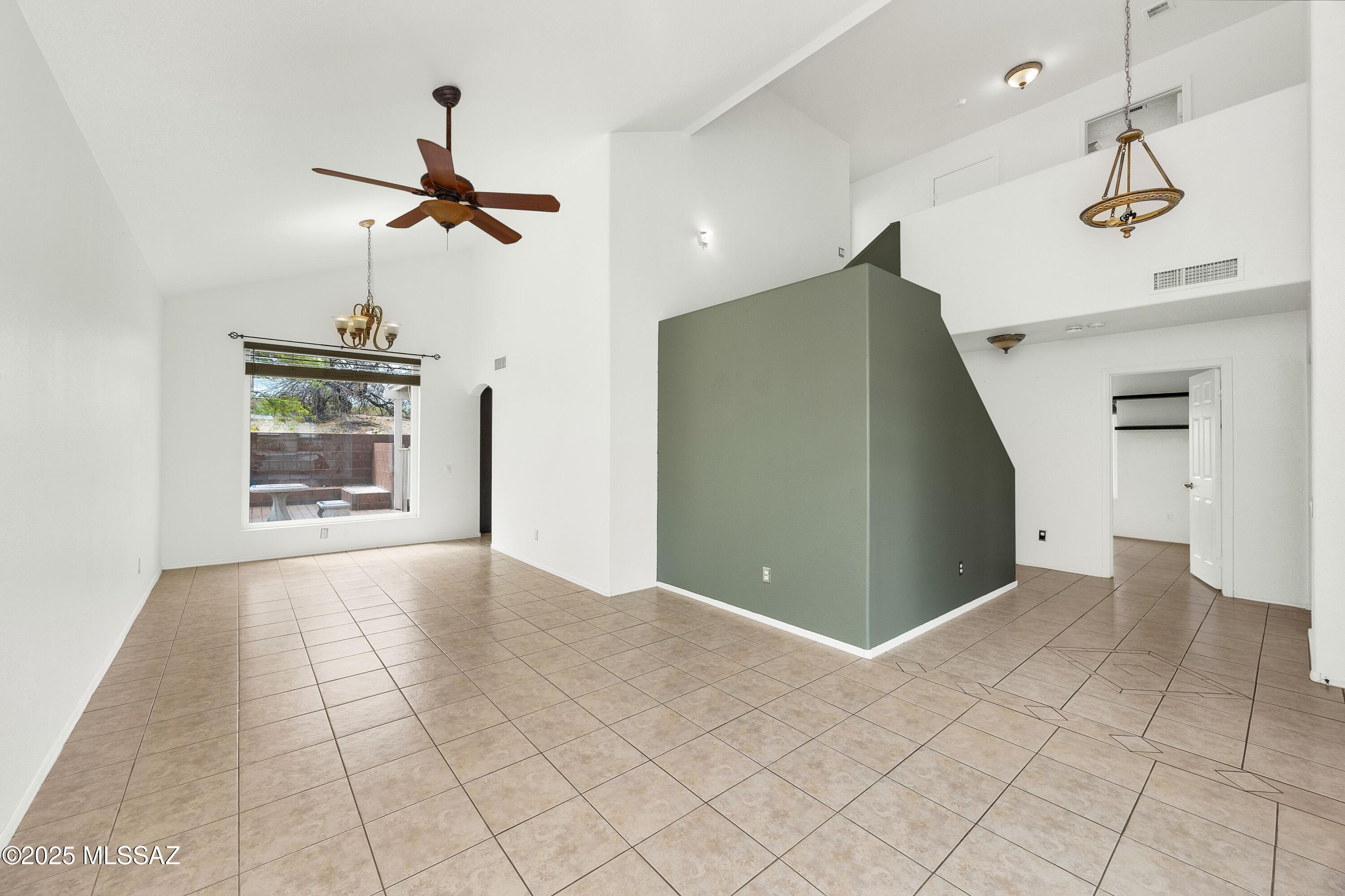 10080 E English Woods – photo