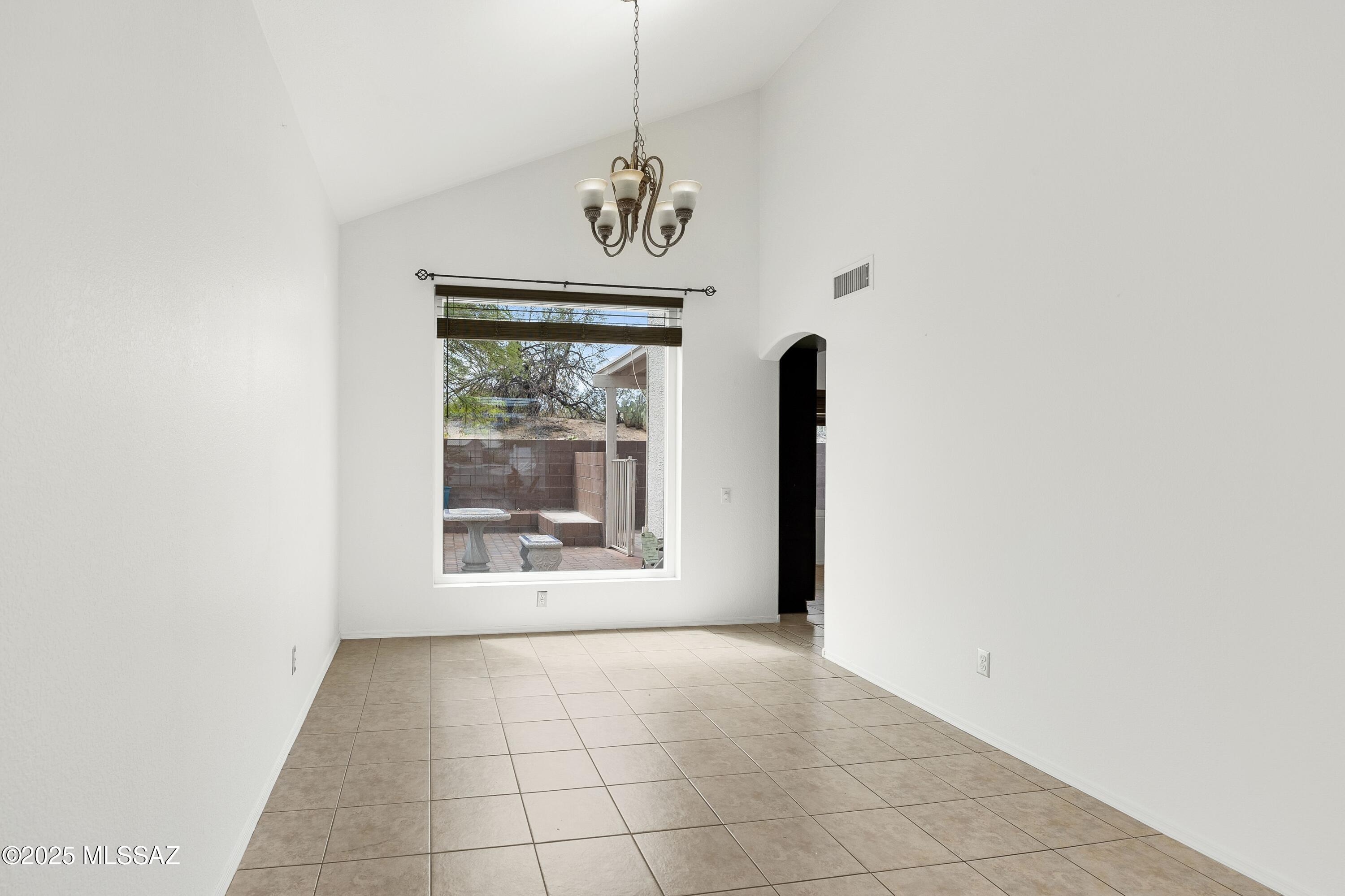 10080 E English Woods – photo