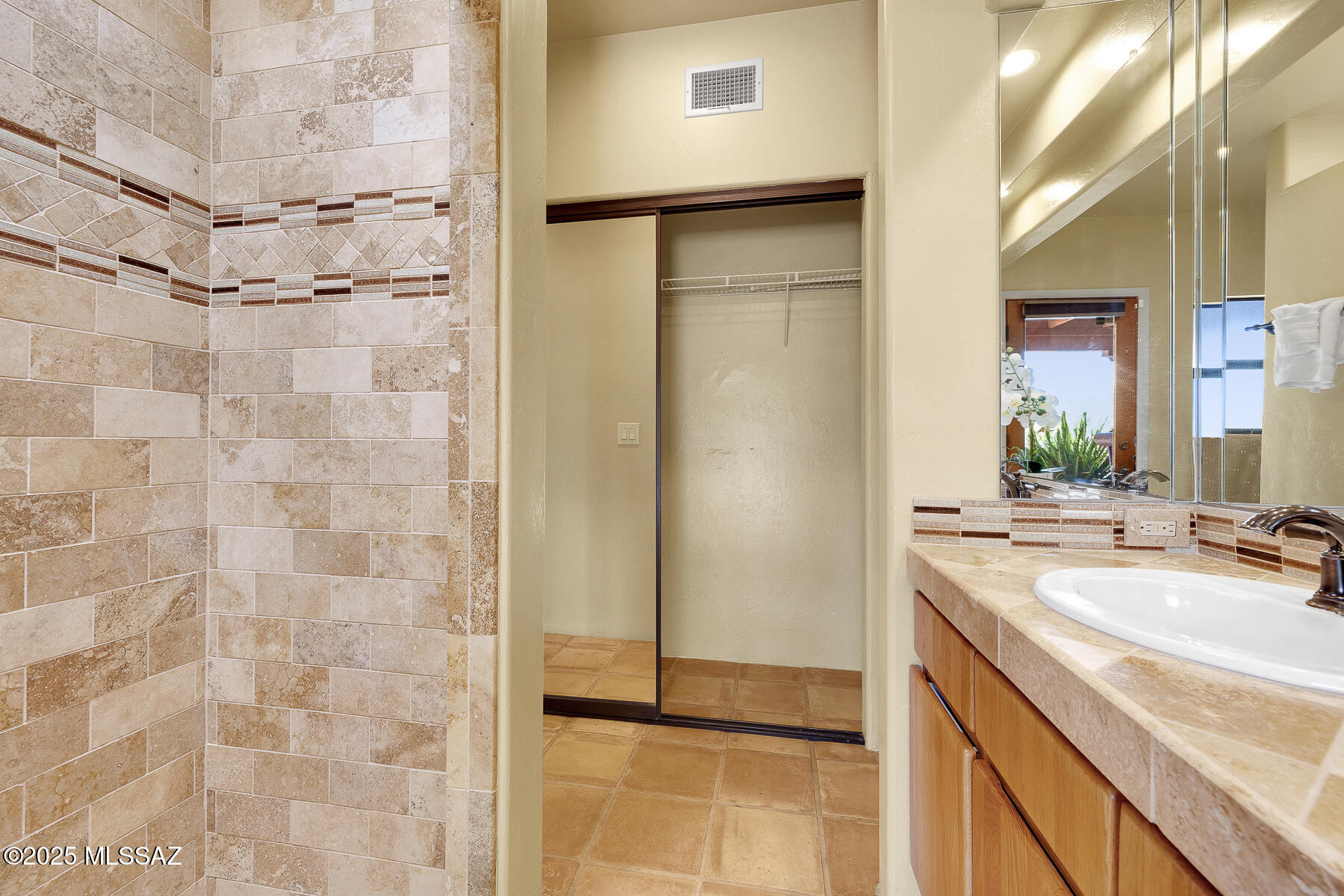 3071 N Wentworth – photo